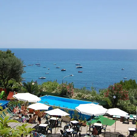 캠프장 Villaggio Nettuno 3*